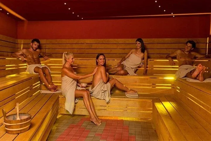 Erleben Sie Cleopatra Plus und Ganzkörpermassage