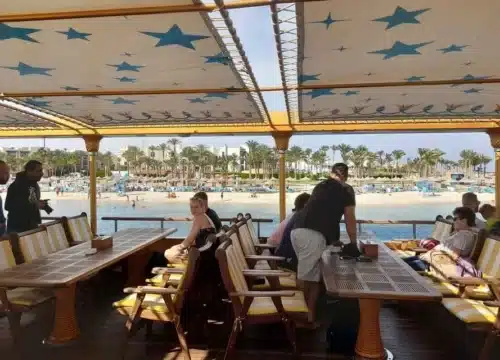 Nefertari-Kreuzfahrt mit Schnorcheln und Mittagessen / Abendessen