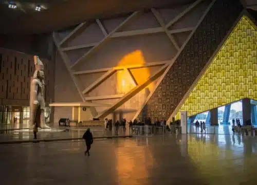 Privater Tagesausflug von Hurghada zum Neuen Museum in Kairo
