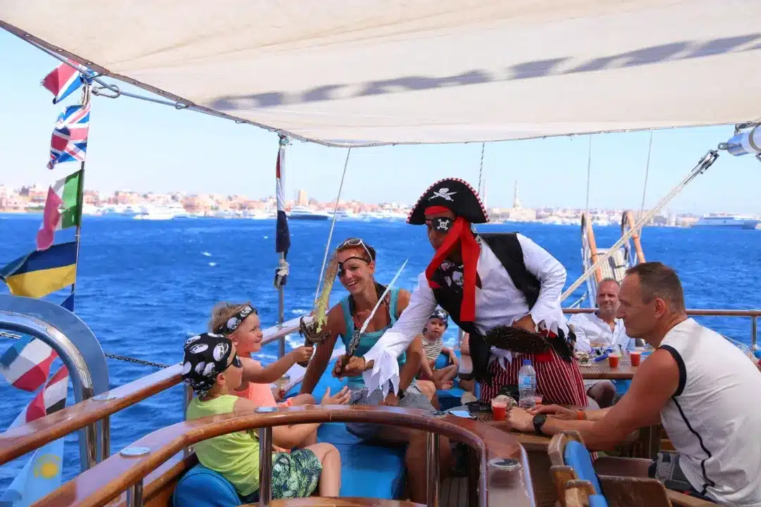 Hurghada: Nefertari-Kreuzfahrt ab Makadi Bay mit Mittag- oder Abendessen