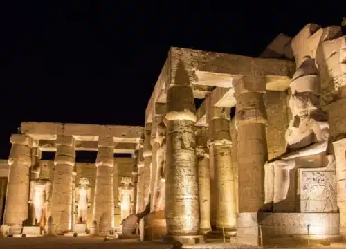 Tagesausflug nach Luxor ab Hurghada – Ein unvergessliches Abenteuer ins Herz des alten Ägyptens