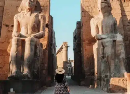 Der Luxor-Tempel bei Tag – welche Geschichten erzählen seine Mauern?